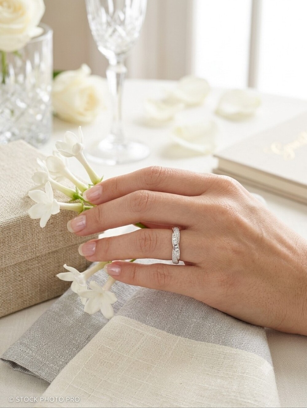 Moissanite 1.0 CTW NWT 925 Silver Wedding Band, Size 6